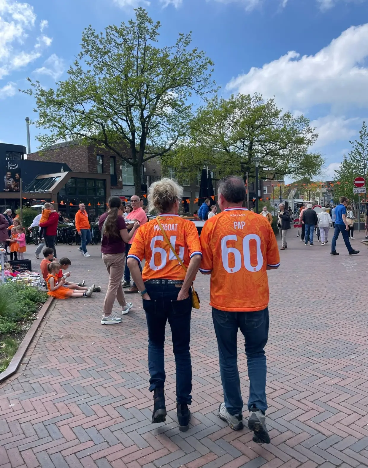 Studentenkak King's Day shirts on the street